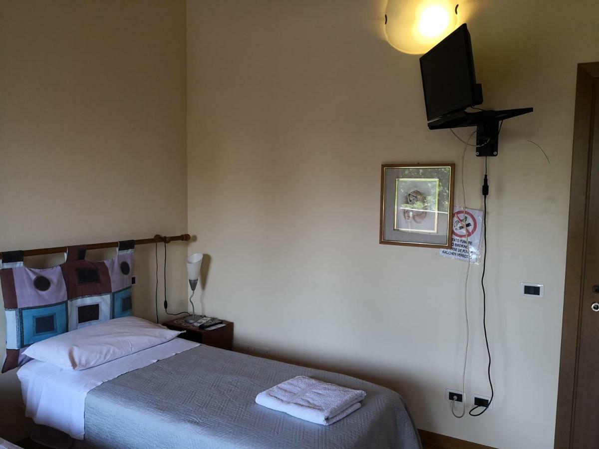 Trattoria Bar Oasi Hotel Pocenia ภายนอก รูปภาพ