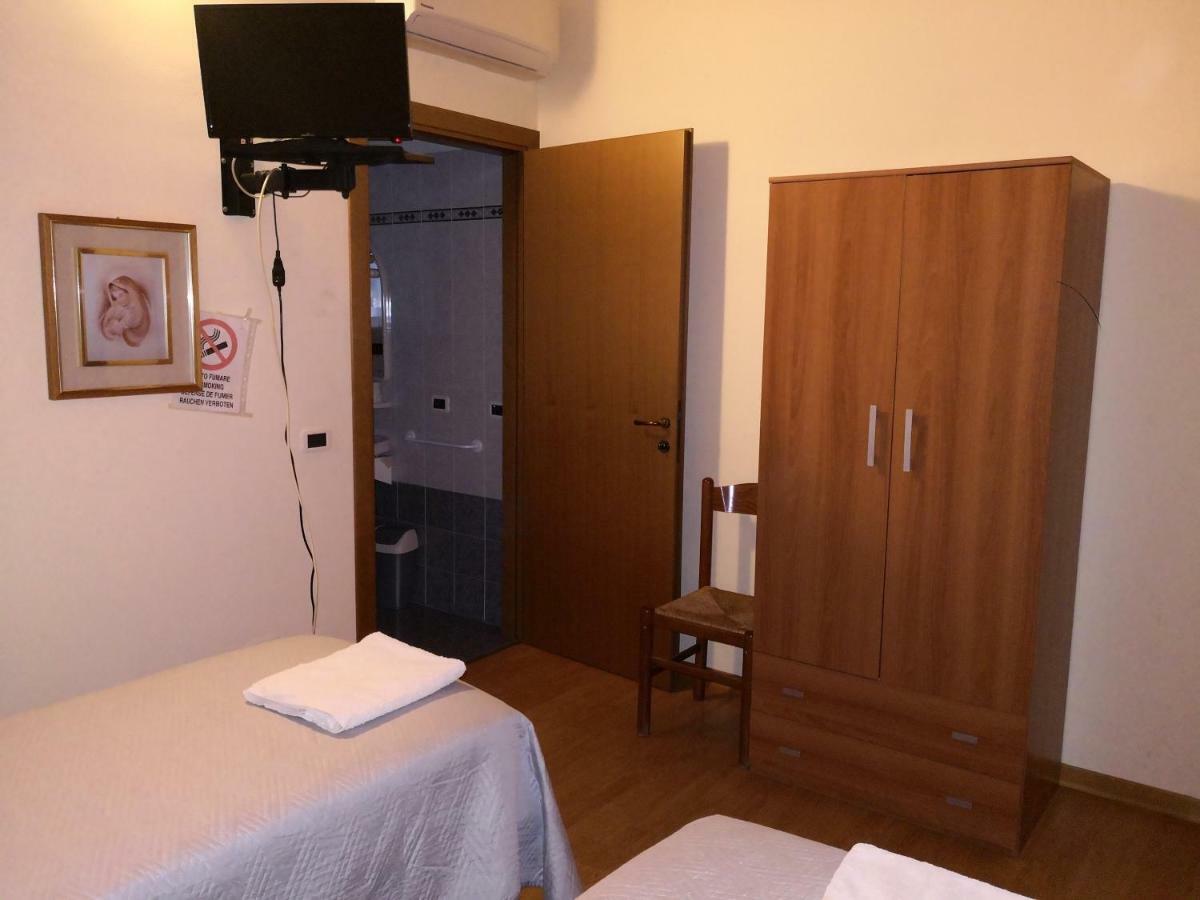 Trattoria Bar Oasi Hotel Pocenia ภายนอก รูปภาพ
